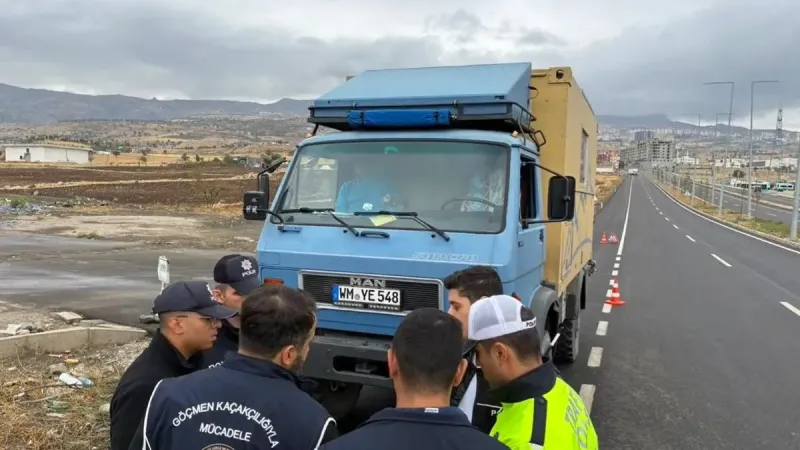 81 ilde göçmen kaçakçılığı denetimi: 169 organizatör yakalandı