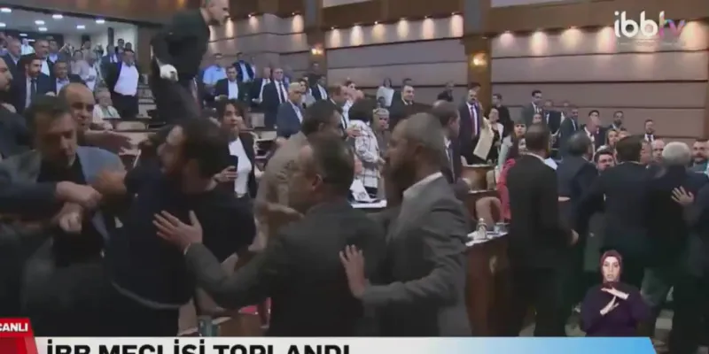 İBB Meclisi'nde Kavga! AKP'li Üyenin Sözleri Ortalığı Karıştırdı