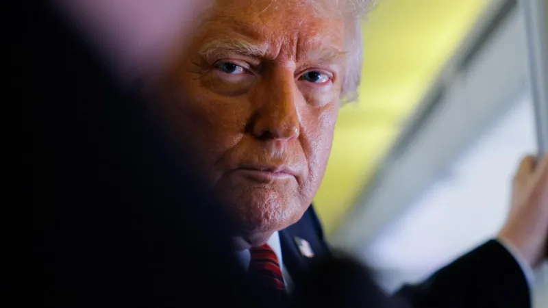 Axios: Trump, danışmanlarıyla İran'a sığınak avcısı bombalarla saldırı planını değerlendiriyor