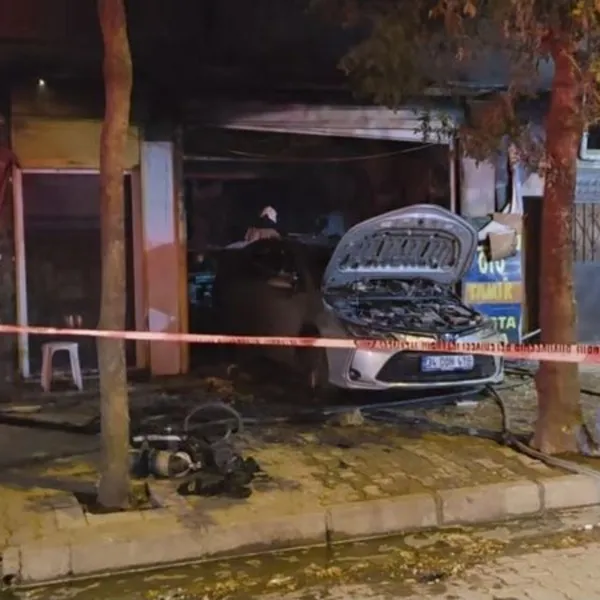 Bahçelievler'de Korkunç Yangın! Oto Tamirhanesi Alevlere Teslim Oldu