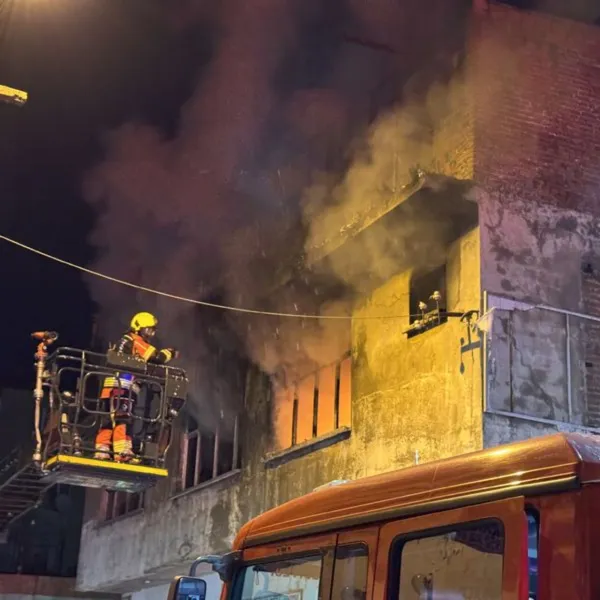Balıkesir'de Korkunç Yangın! 3 Katlı Binada 1 Can Kaybı!