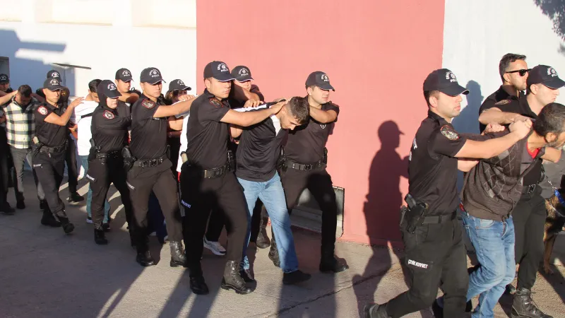 'Bayğaralar' suç örgütüne operasyon: 106 zanlı adliyede