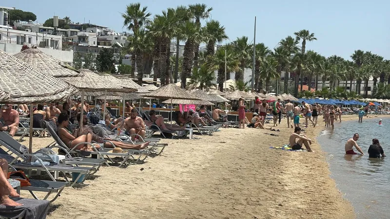 Bodrum'da plajlarda 'bayram' yoğunluğu