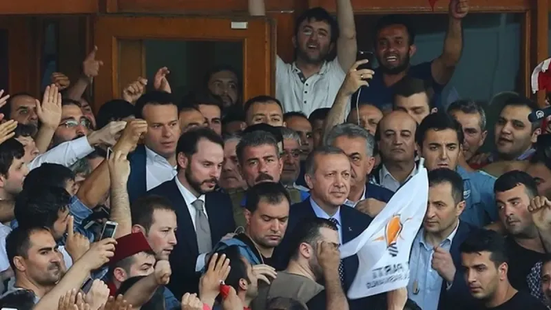 CHP ve FETÖ'den ortak ihanet! Başkan Erdoğan milletle birlikte direndi