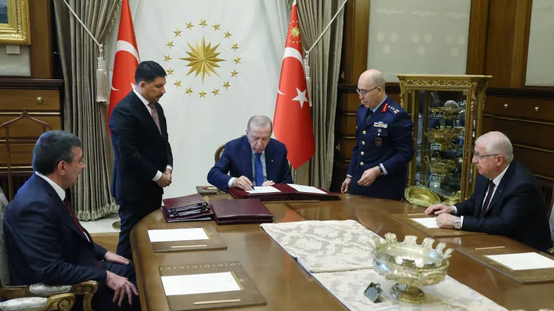 Deniz Zeyrek: Metin Gürak son anda emekliye sevk edildi, karar Yaşar Güler için de sürpriz oldu