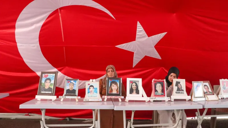 Diyarbakır anneleri bayramda da evlatları için nöbette