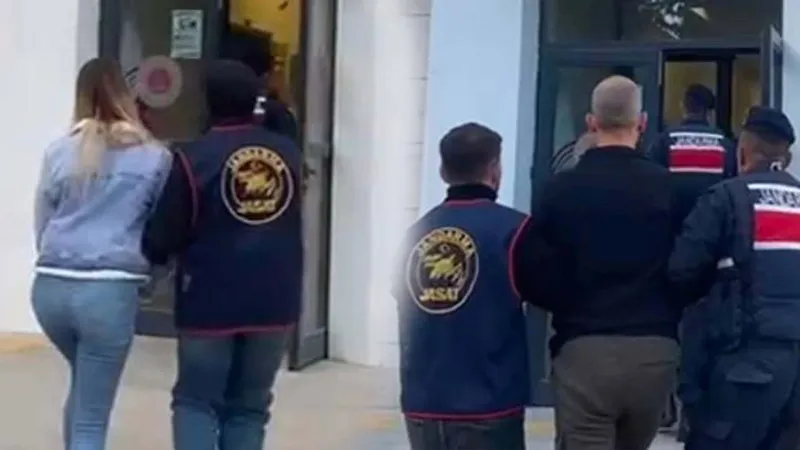 Hükümlü ve sevgilisinden kadın gardiyana tuzak!