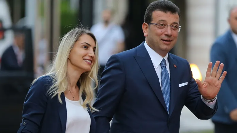 İmamoğlu, doğum gününde Nazım Hikmet'ten "Karıma Mektup" şiirini okudu