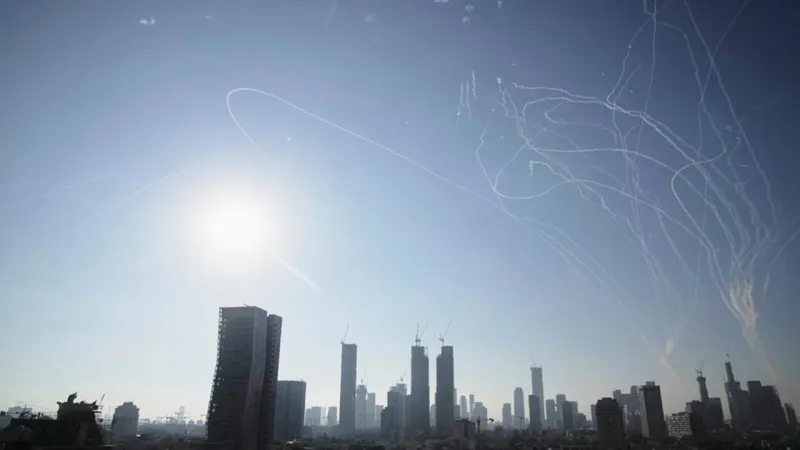 İran'dan İsrail'e Füze Saldırısı! Tel Aviv Alarmda mı?