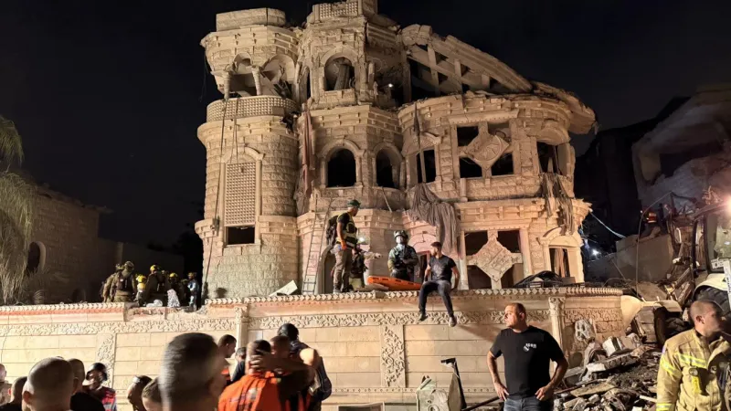 İsrail'de İran füzesinde hasar gören binalardan 22'si acil yıkılacak