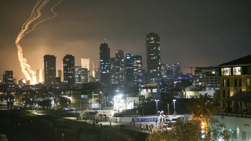 İsrail'in saldırılarına İran'dan sert yanıt! Tel Aviv'de peş peşe patlamalar