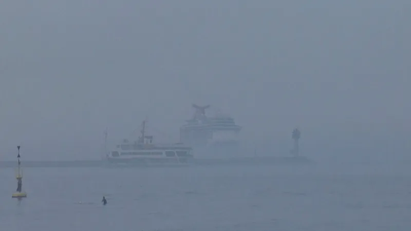 İstanbul Boğazı’nda sis etkili oluyor