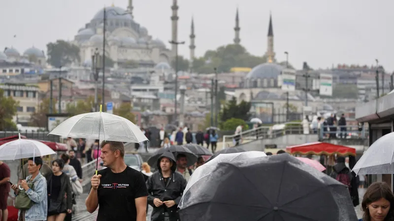 İstanbul'da Yaz Bitti Mi? Meteoroloji'den Şok Yağmur Uyarısı!