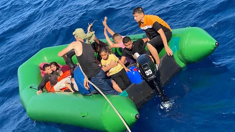 İzmir açıklarında 38 düzensiz göçmen kurtarıldı