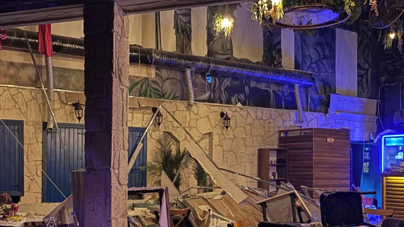 İzmir'de eğlence mekanının tavanı çöktü: 6 yaralı
