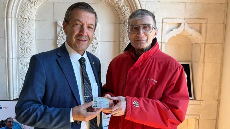 KKTC vatandaşlığı alan Aziz Sancar'a kimliği takdim edildi