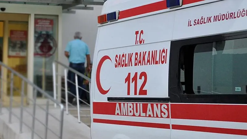 Manisa'da iki otomobilin çarpıştığı kazada 3 kişi öldü, 2 kişi yaralandı