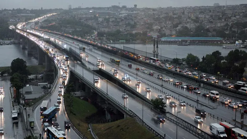 Meteoroloji'den yurtta sağanak uyarısı: 10 il sarı kodla alarmda