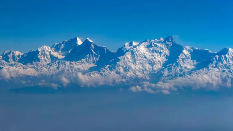 Nepal'den, dünyanın en yüksek zirvelerinin bulunduğu Himalayalar'ı koruma taahhüdü