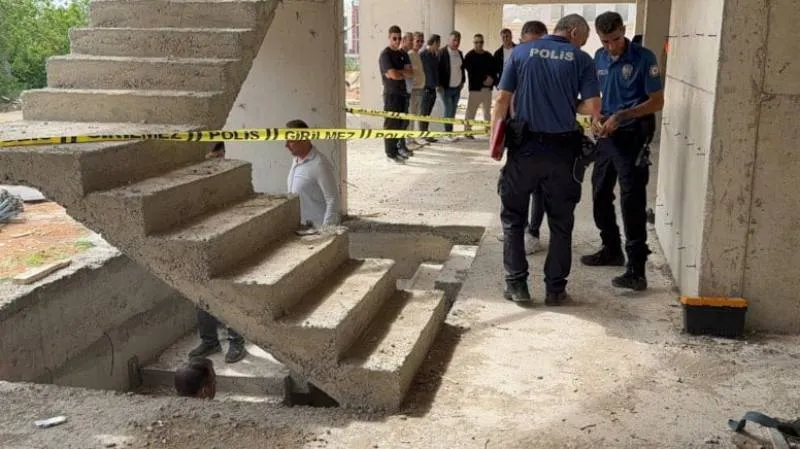Antalya'da İntihar Şüphesi! Genç İşçi İlk Gününde Hayatını Kaybetti
