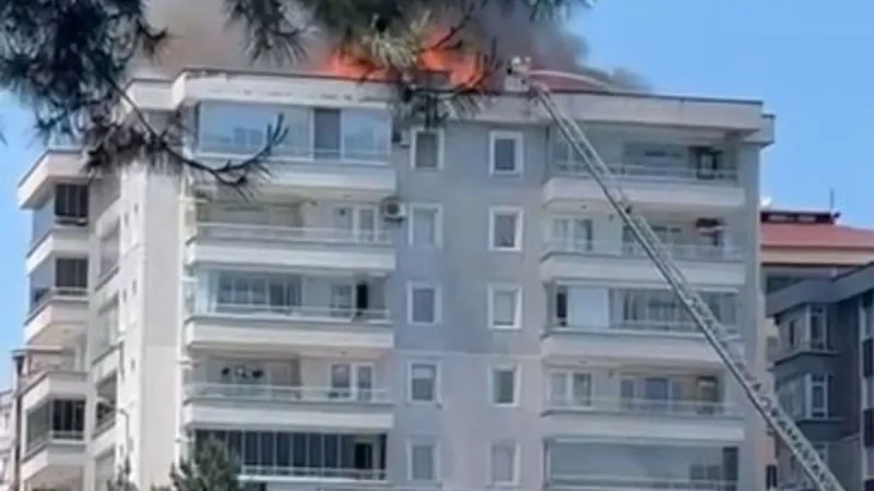 Bursa'da Bina Yangını! Alevler Yükseldi, Herkes Dışarı!