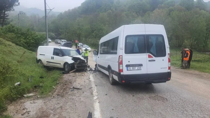 Bursa'da Feci Kaza! İşçi Servisi ve Araç Çarpıştı: 13 Yaralı!