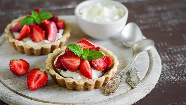 Çilekli Mini Tart Tarifi: Kahve Yanında Lezzet Şöleni!
