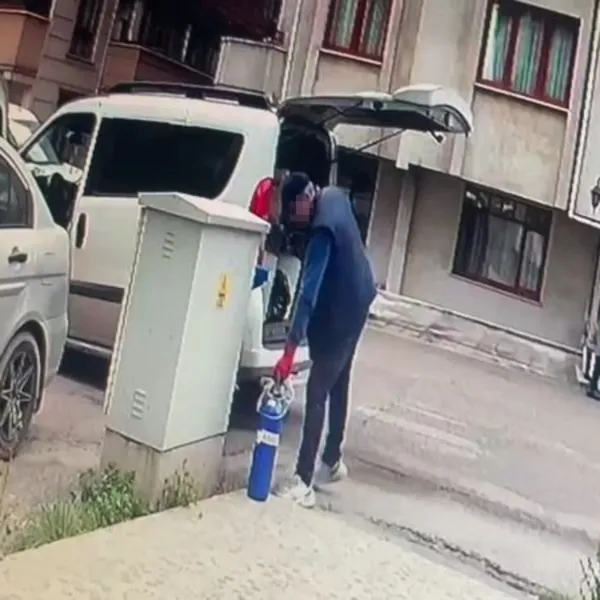 Karabük'te KOAH Hastasının Oksijen Tüpü Çalındı: Olay Kameralara Yansıdı