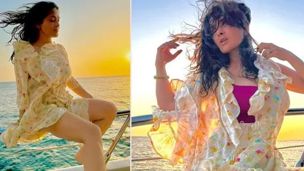 Salma Hayek Bikinili Pozuyla Sosyal Medyayı Salladı! Yaşına İnanabilecek misin?