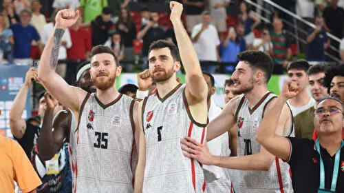 Karşıyaka Anadolu Efes'i Devirecek Mi? Kritik Maçta Heyecan Dorukta!