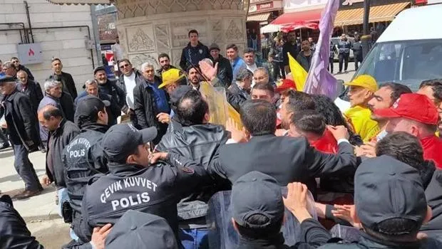Kars'ta 1 Mayıs'ta Neler Oldu? Yürüyüşte Gergin Anlar!
