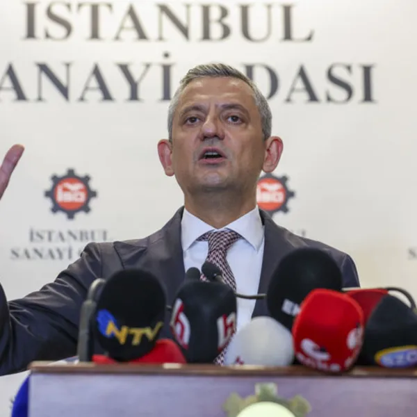 Özgür Özel'den Bomba Gibi Açıklama: Sokakta Yürüyemeyenlerden Değiliz!
