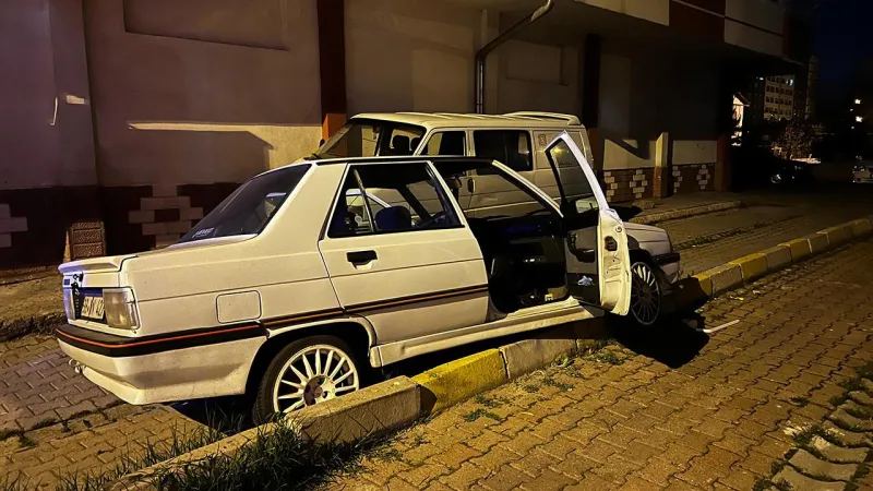 Alkollü Sürücü Şoku! Evinin Otoparkında Polisten Kaçamadı!