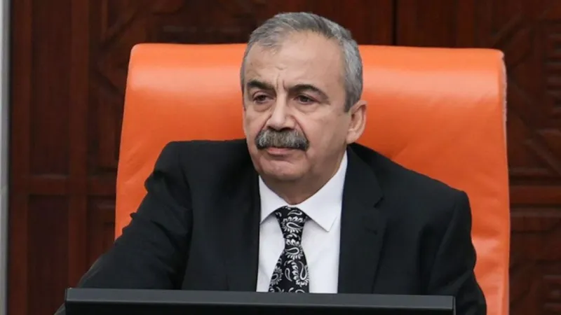 Sırrı Süreyya Önder Vefat Etti! Türkiye Yasta mı?