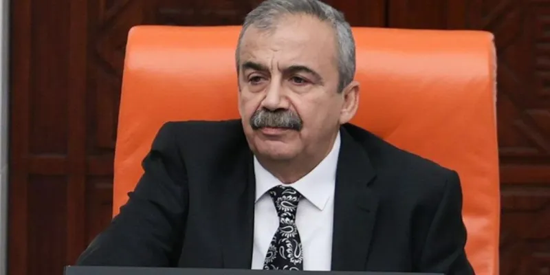 Sırrı Süreyya Önder'in Acı Kaybı: Filmi Göremeden Veda!