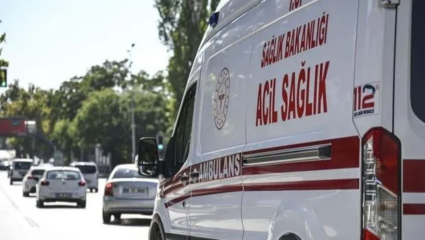 Sırtından bıçaklanan çocuk öldü
