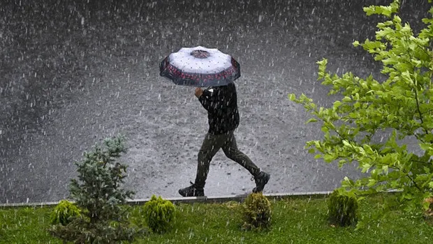 Son dakika... Sel ve su baskınlarına dikkat! Meteoroloji'den kuvvetli sağanak yağış uyarısı