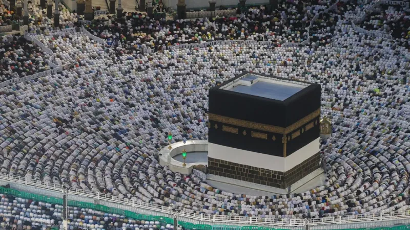 Hacılar Şokta! Suudi Arabistan'dan 75 Bin Kişiye Hac Yasağı Mı?