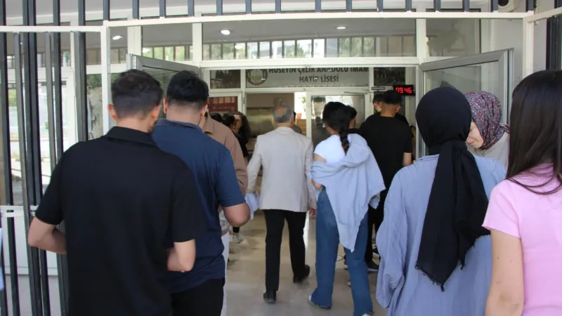 YKS YDT Başladı! Sınavda Neler Yaşanıyor? İşte Detaylar