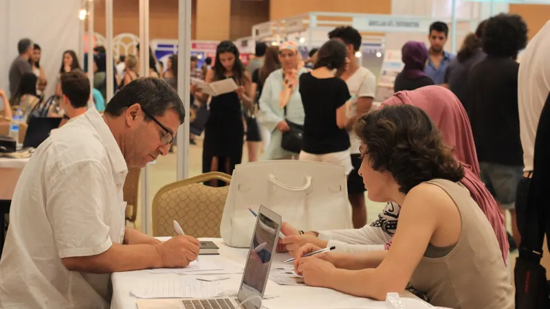 Yüksek lisanslı temizlikçiler, genç işsizlik neden bitmiyor?